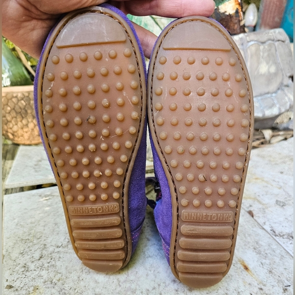 MINNIETONKA Purple & Multi Color Moccasin Shoe Kids Sz 3 - Picture 2 of 8
